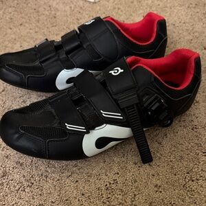 Peloton Cycling Shoes Size 44.  GUC